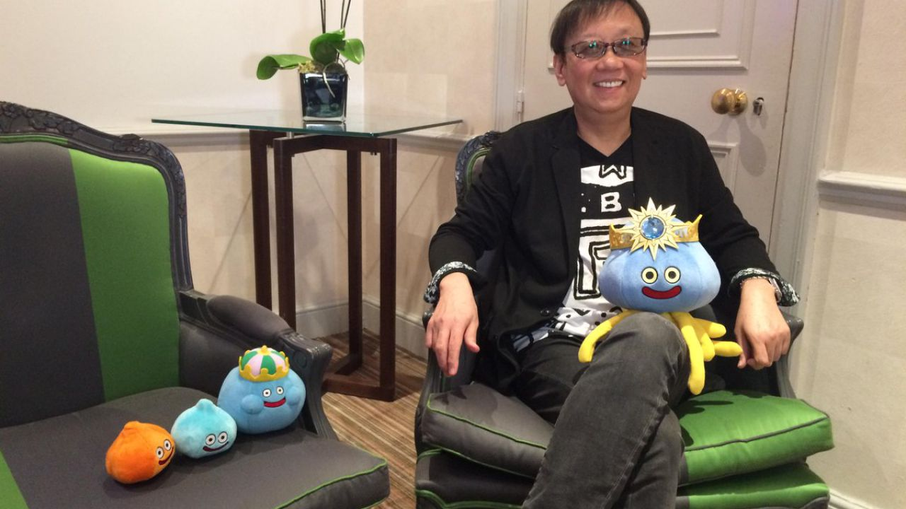 Yuji Horii, Google Cloud yöneticisi ve Takashi Anzai, Google Cloud Next 2026 etkinliğinde Chatty Slimey peluşu ile Dragon Quest X yapay zeka ortaklığı
