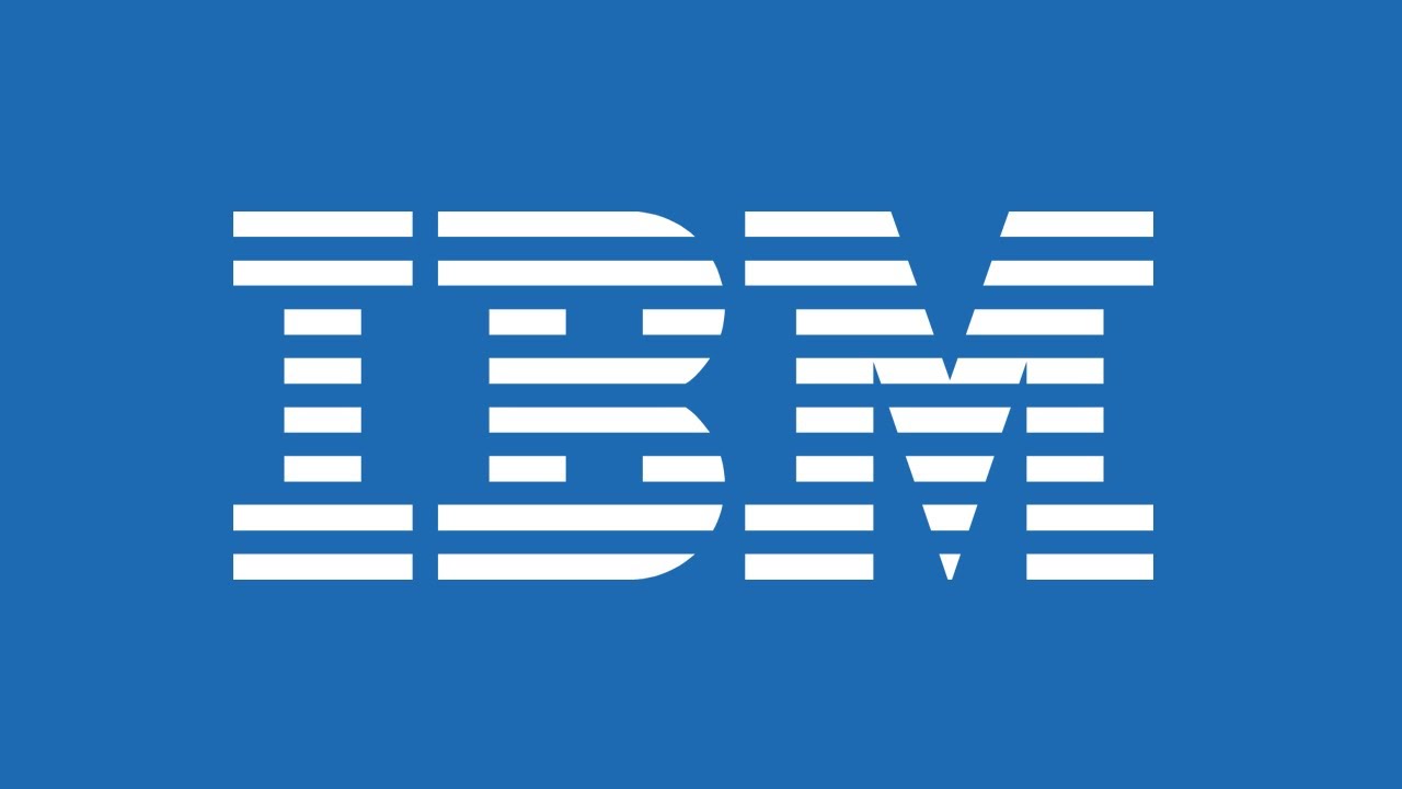 Mavi Duvar Üzerine IBM Logosu