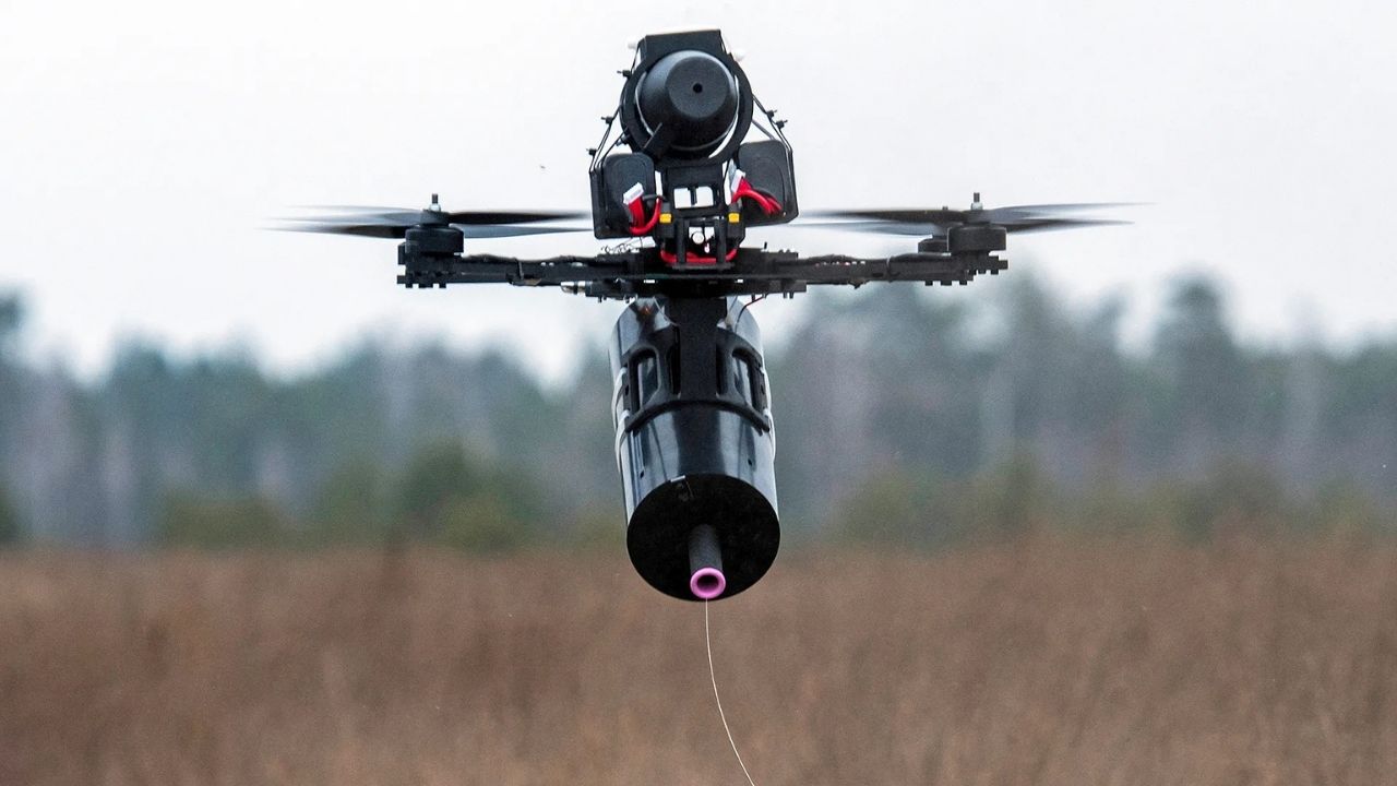 Yapay Zekalı Taret teknolojisi ile fiber optik drone