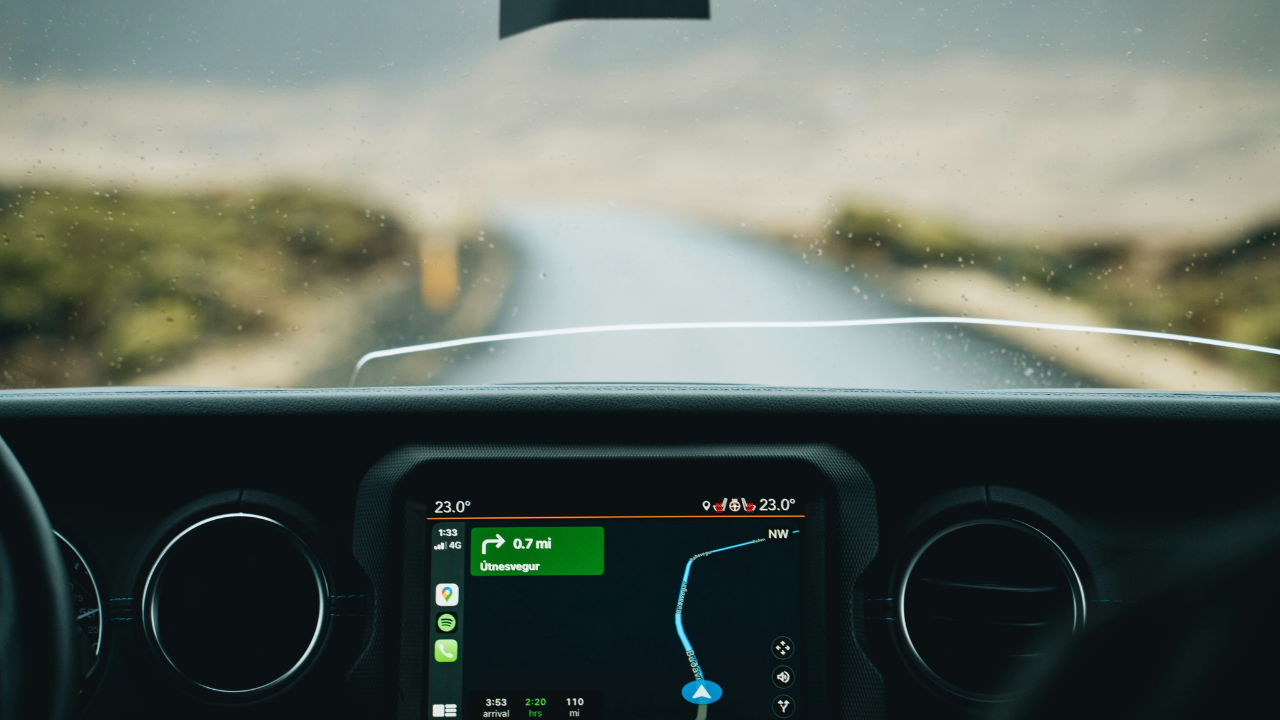 Gemini Android Auto kullanan sürücü
