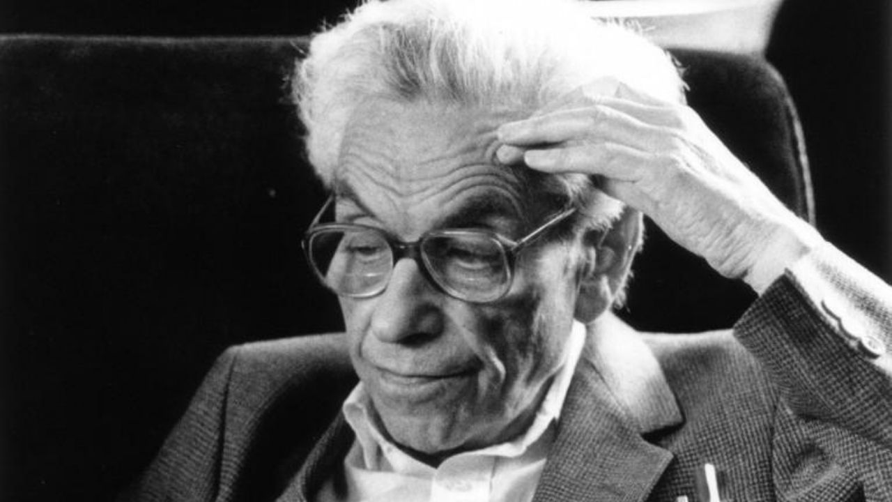 Paul Erdős'ün matematiksel bir problem üzerinde çalışırken çekilmiş fotoğrafı
