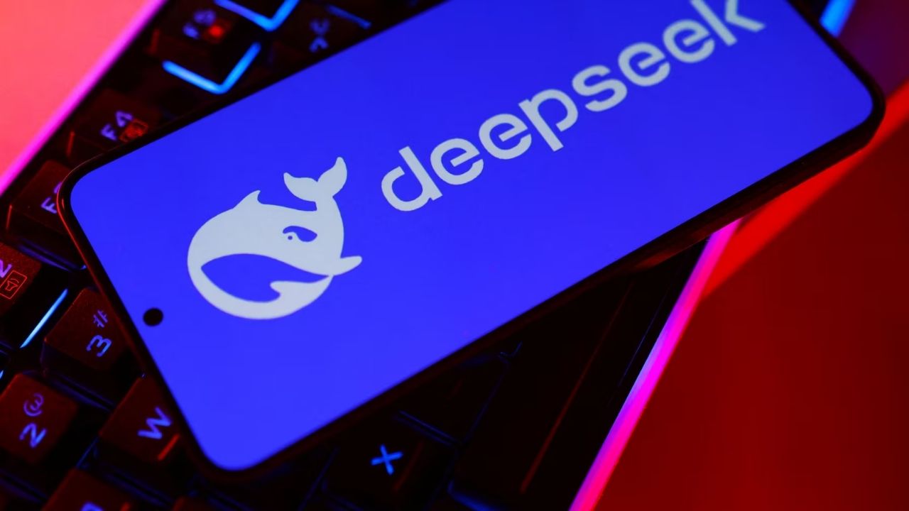 DeepSeek R2 ve DeepSeek R1 karşılaştırması, yapay zeka verimliliği odaklı model evrimi diyagramı