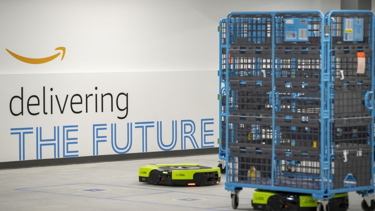 Amazon Delivering the Future etkinliği ve şirketin mobil robotları
