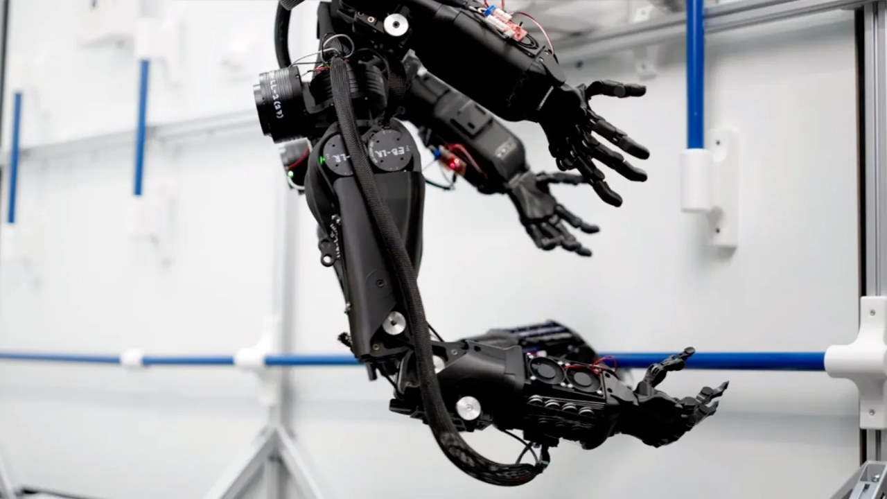 Yeni nesil yardımcı robot Helios'un robotik kol görseli